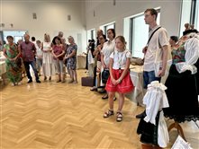 Výstava krojov počas leopoldovských hodov